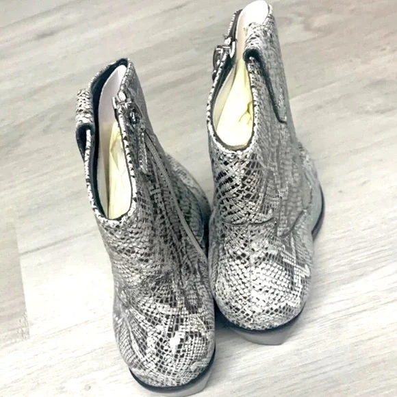 Villa Rouge Calfskin Leather Snake Print Boots. - Picture 7 of 8